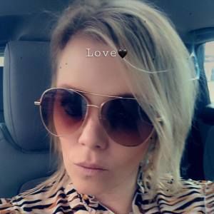 Meet your Posher, Carrie